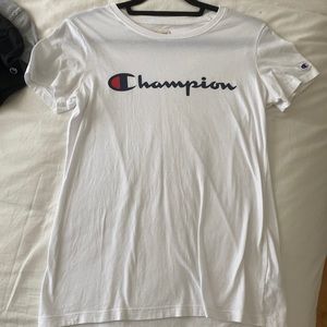 White champion t-shirt //size xs small fits medium //great condition!!